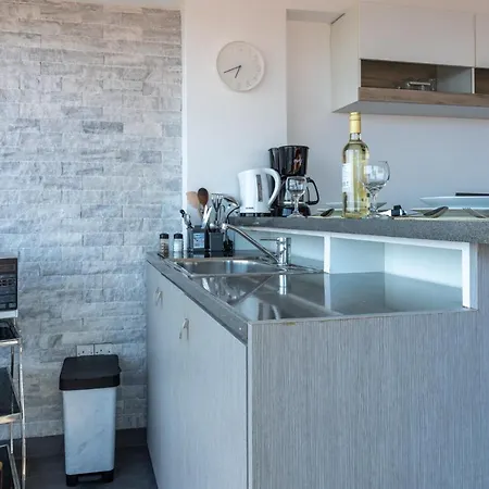 Fiesta 1-bedroom In Lejlighed Larnaca