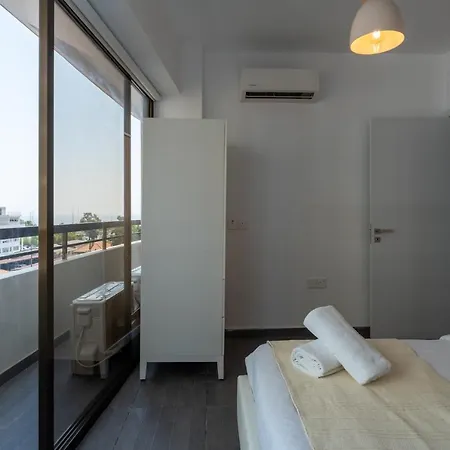 Fiesta 1-bedroom In ラルナカ