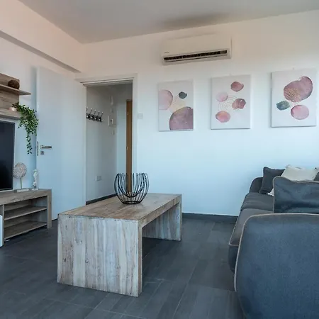 Fiesta 1-bedroom In ラルナカ
