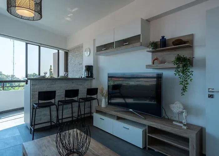 Fiesta 1-bedroom In Appartamento Larnaca