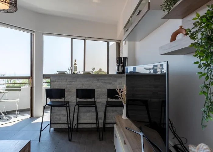 Fiesta 1-bedroom In Appartamento Larnaca